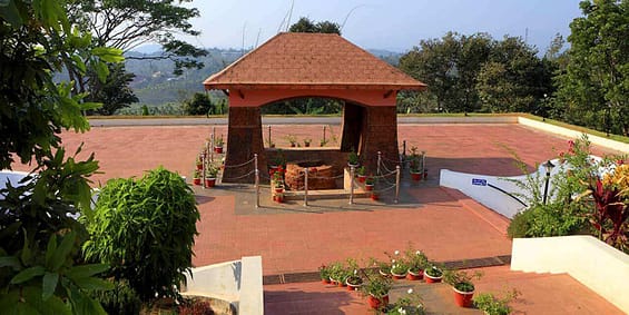 pazhassi-raja-tomb-wayanad-tourism-entry-fee-timings-holidays-reviews-header